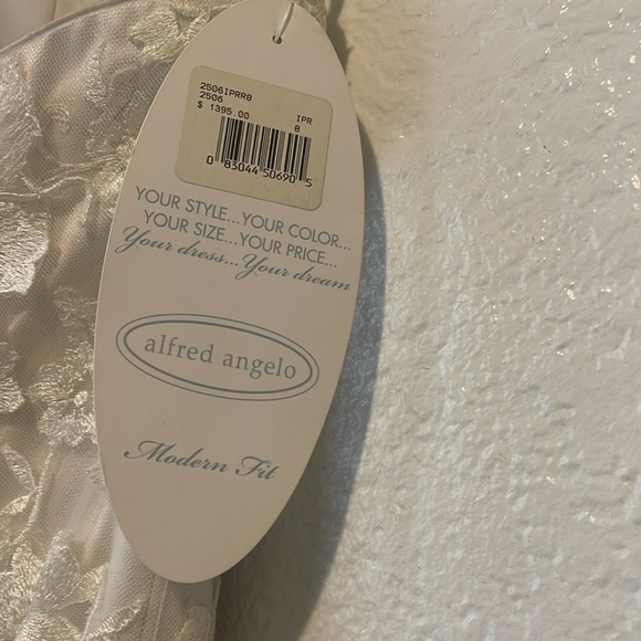 NWT Alfred Angelo 2506 Ivory Wedding Dress With Veil - Picture 13 of 16
